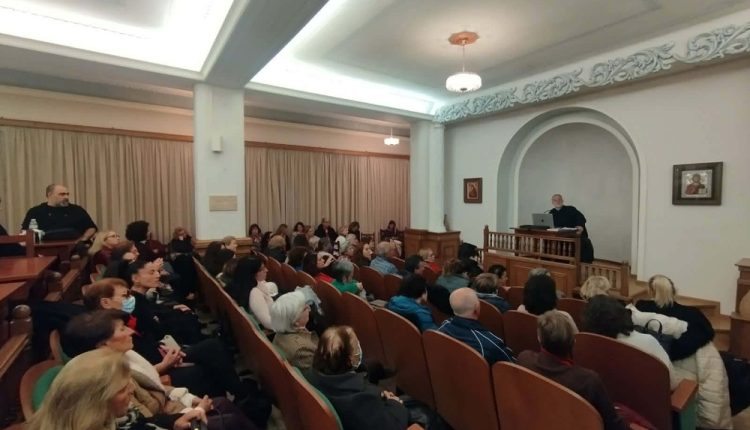 Συνάντηση-για-τον-τρέχοντα-μήνα-τού-Σχολείου-Οικογένειας-Μητροπόλεως-Σύρου