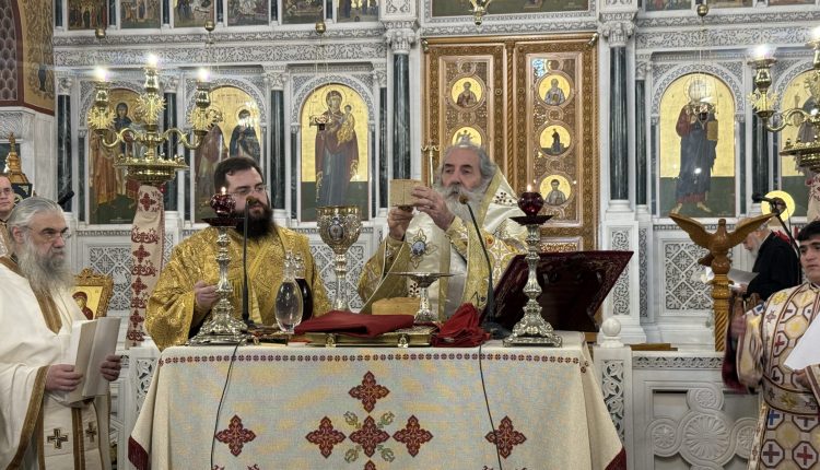 Μητροπολίτης-Πειραιώς:-«Έχουμε-Πατέρα-στοργικό,-Πατέρα-που-είναι-όλος-έλεος»-–-Θεία-Λειτουργία-Αγίου-Μάρκου