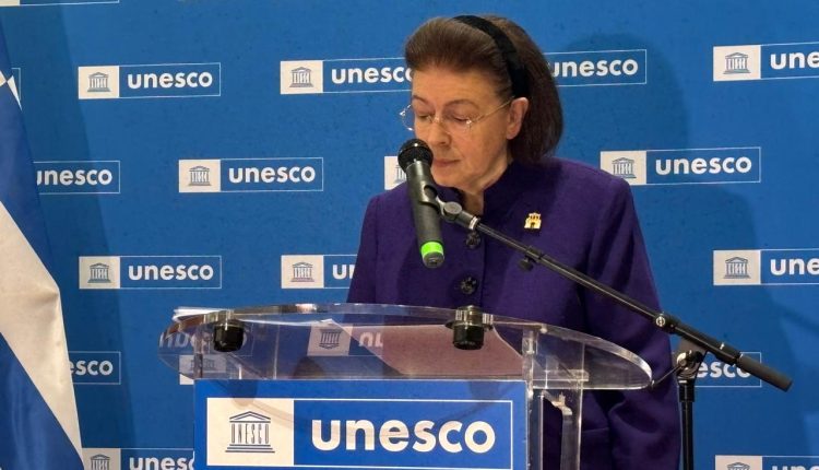 Λίνα-Μενδώνη-στην-unesco:-Η-ελληνική-γλώσσα-θεμέλιο-του-Πολιτισμού-και-της-Δημοκρατίας