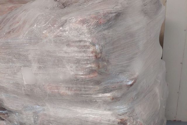 Κατασχέθηκαν-4.780-κιλά-ακατάλληλου-κρέατος-την-Τσικνοπέμπτη-στην-Αττική-–-Δείτε-φωτογραφίες