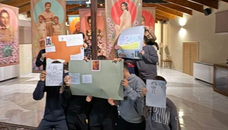 Μαθητές-σχολείων-της-Κατερίνης-συμμετείχαν-στα-εκπαιδευτικά-εργαστήρια-των-«Φωτίων-2026»-για-τη-μητρότητα-και-την-Τέχνη