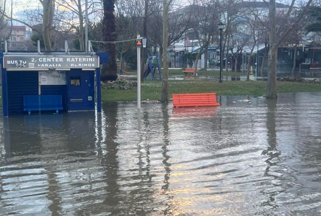 Ζημιές-από-το-φαινόμενο-της-υπερχείλισης-στην-Κατερίνη-–-Αίτημα-του-δήμου-να-κηρυχθεί-σε-κατάσταση-έκτακτης-ανάγκης
