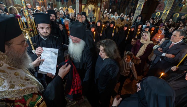 Κουρά-Μοναχής-από-τον-Ιερισσού-Θεόκλητο