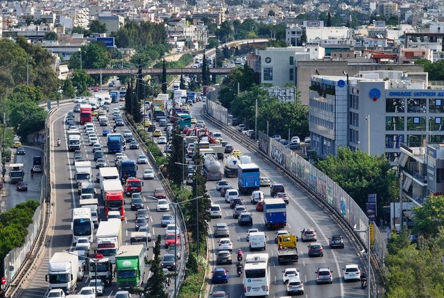 Κίνηση-τώρα:-Κυκλοφοριακό-«έμφραγμα»-στον-Κηφισό-με-μποτιλιάρισμα-χιλιομέτρων-–-«Κόκκινο»-και-το-κέντρο-της-Αθήνας