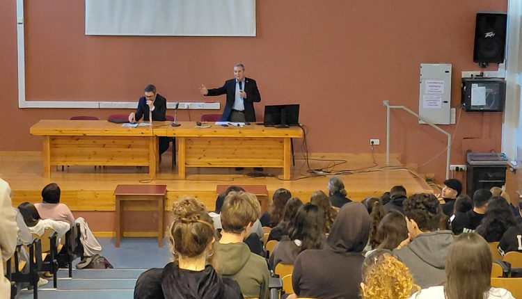 Σαλαμίνιο:-eνημερωτικές-επισκέψεις-Πρύτανη-του-Πανεπιστημίου-Κύπρου