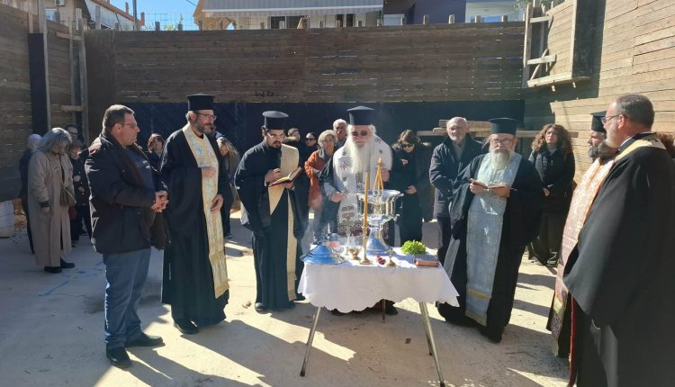 Θεμελίωση-Ιερού-Ναού-από-τον-Μητροπολίτη-Θηβών-Γεώργιο