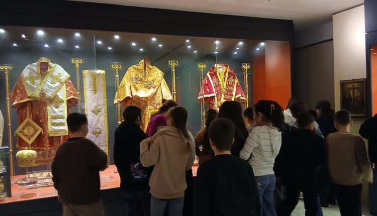 Επίσκεψη-τάξεων-του-5ου-Δημοτικού-Αιγίου-στο-Μουσείο-«Ιάκωβος-Τσούνης»