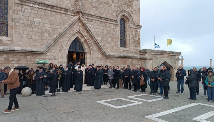 Υποδοχή-του-σκηνώματος-του-μακαριστού-Μητροπολίτη-Αμφιλοχίου-στη-Ρόδο