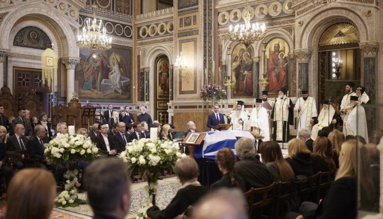 Η-Εξόδιος-Ακολουθία-της-Ελένης-Γλύκατζη-Αρβελέρ-στη-Μητρόπολη-Αθηνών