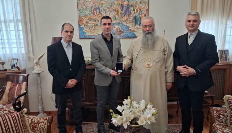 aντιπροσωπεία-της-Ένωσης-Στρατιωτικών-ΠΕ.-Πιερίας-στον-Μητροπολίτη-Κίτρους