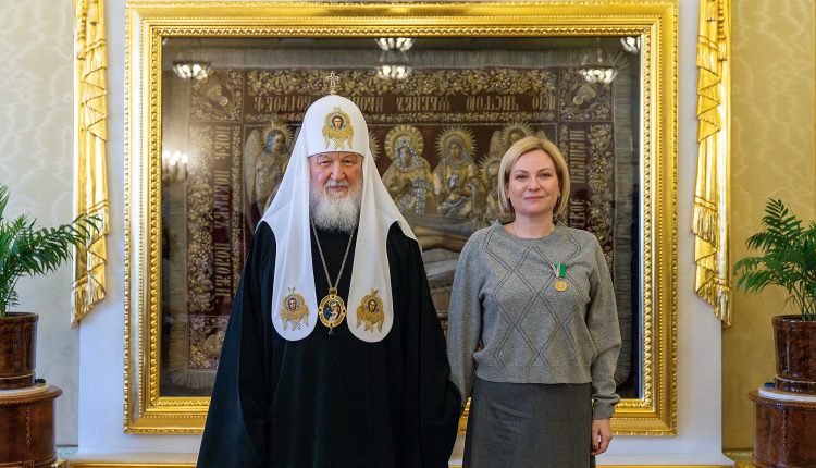 Ο-Πατριάρχης-Μόσχας-τίμησε-την-Υπουργό-Πολιτισμού-της-Ρωσίας