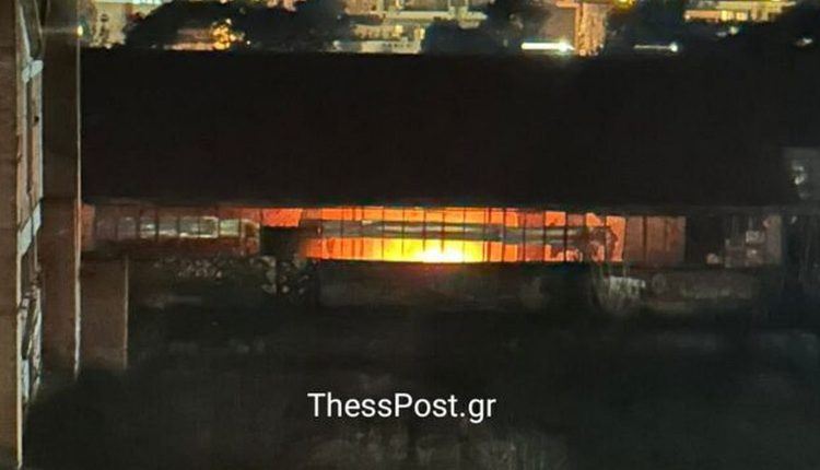 Φωτιά-στην-ιστορική-κεραμοποιία-«Αλλατίνη»-στην-Θεσσαλονίκη