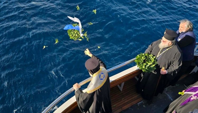 Μνημόσυνο-εν-πλω-των-θυμάτων-του-Ναυαγίου-του-πλοίου-«Χρυσή-Αυγή»
