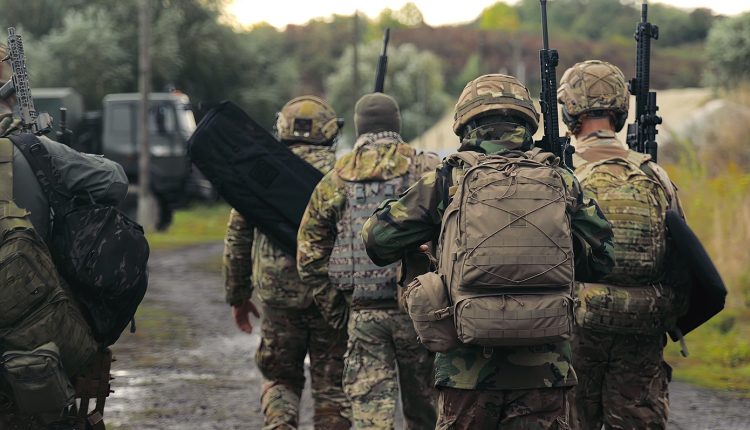 Πρεμιέρα-κάνει-σήμερα-το-νέο-μοντέλο-στρατιωτικής-θητείας-–-Τι-αλλάζει-στην-εκπαίδευση,-τη-μηνιαία-αποζημίωση-και-το-συσσίτιο