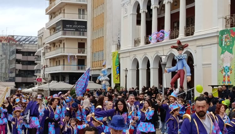 Πάτρα:-Ρυθμός-και-κέφι-στην-παρέλαση-των-μικρών-καρναβαλιστών