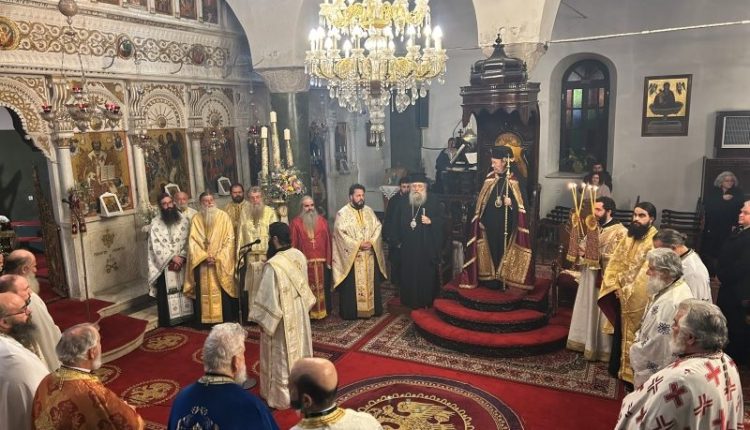 Με-κατάνυξη-ο-Εσπερινός-της-“Συγγνώμης”-στη-Νάξο