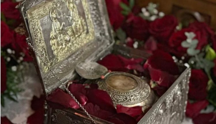 Η-Τίμια-Κάρα-του-Αγίου-Στυλιανού-προσελκύει-τον-ευσεβή-λαό-της-Θεσσαλονίκης