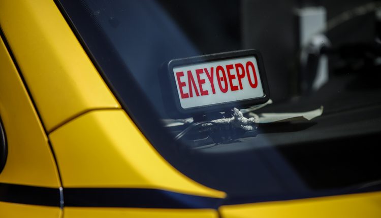 Χρέωνε-διπλή-ταρίφα-ενώ-ήταν-μεσημέρι-–-Συνελήφθη-59χρονος-οδηγός-ταξί-στην-Αθήνα