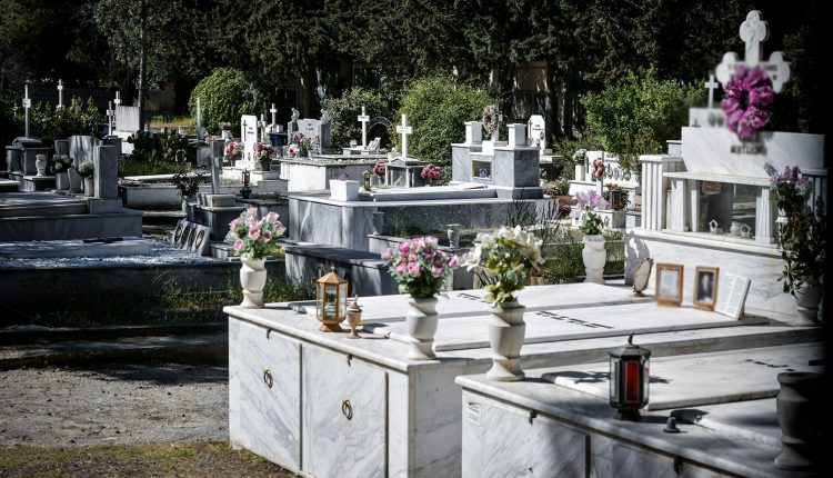 Προχωρά-η-εκταφή-και-ο-επανενταφιασμός-των-150-σορών-θυμάτων-covid-στην-Καβάλα-–-Δεν-ολοκληρώθηκε-η-αποσύνθεσή-τους