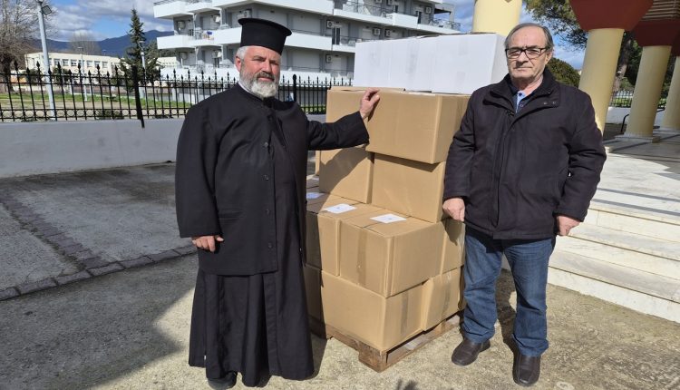 Διανομή-δεμάτων-–-τροφίμων-από-τη-Μητρόπολη-Μαρωνείας-και-Κομοτηνής