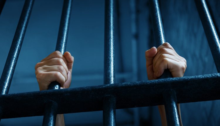 Στη-φυλακή-ο-πρόεδρος-του-Ιωνικού-και-δύο-οπαδοί-για-τα-επεισόδια-στον-αγώνα-Κηφισιά-–-ΟΦΗ