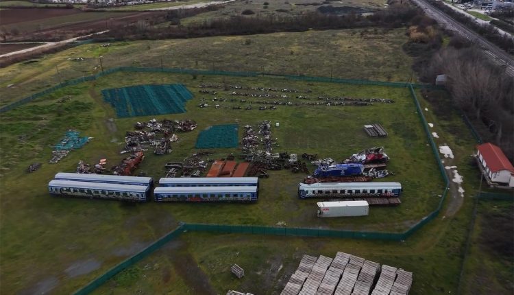 Τρία-χρόνια-από-τα-Τέμπη:-Στο-Κουλούρι-ο-χρόνος-έχει-σταματήσει-στις-28-Φεβρουαρίου-του-2023-–-Το-ανοιχτό-«νεκροταφείο»-των-βαγονιών