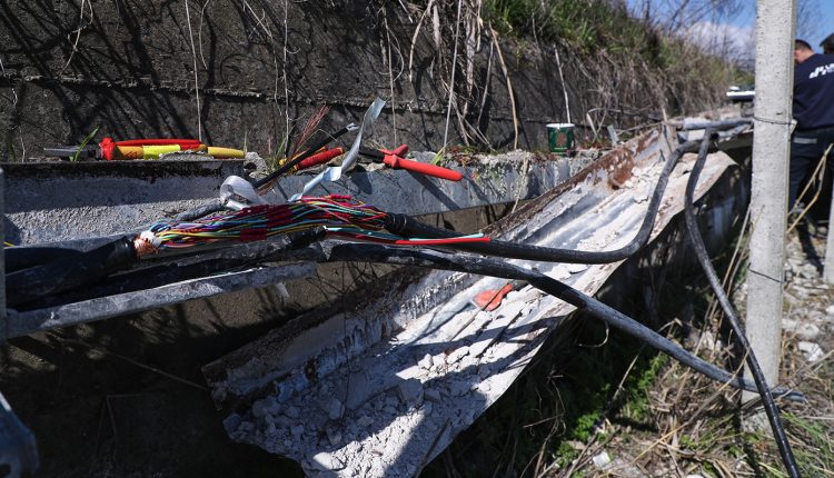 Δολιοφθορά-στην-τηλεδιοίκηση-της-γραμμής-Αθήνα-Θεσσαλονίκη:-«Έκοψαν-τα-καλώδια-σε-τρία-σημεία,-αλλά-δεν-τα-πήραν»