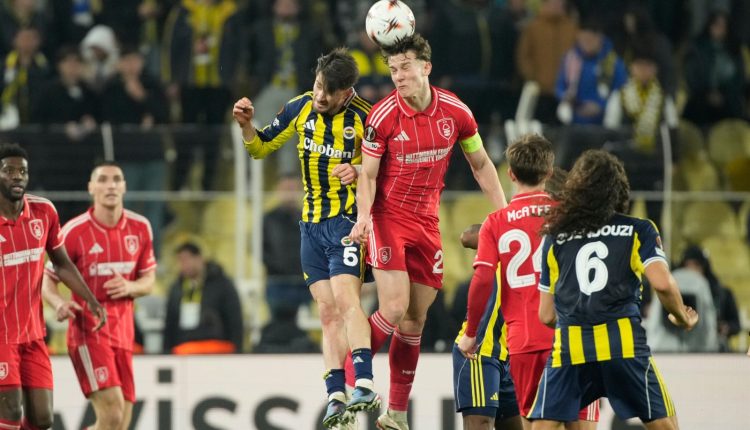 Οπαδοί-της-Φενέρμπαχτσε-προκάλεσαν-φθορές-στο-γήπεδο-της-Νότιγχαμ-μετά-τον-αποκλεισμό