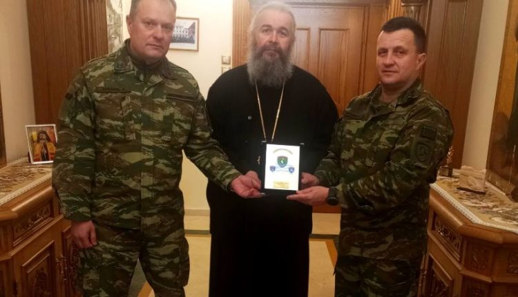 Εθιμοτυπική-επίσκεψη-του-νέου-Ταξίαρχου-της-9ης-Ταξιαρχίας-και-του-νέου-Διοικητού-του-1ου-Συντάγματος-στον-Μητροπολίτη-Φλωρίνης