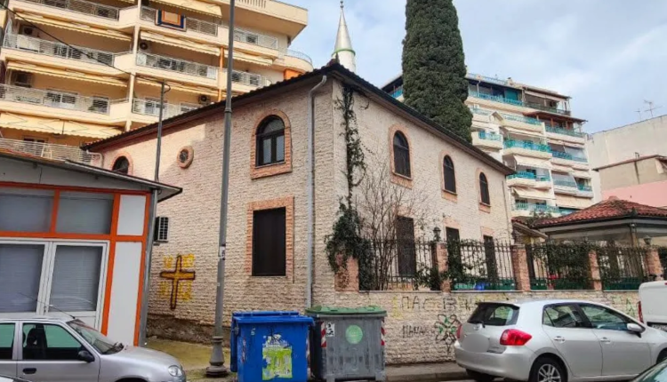 Ξάνθη:-Άγνωστοι-ζωγράφισαν-σταυρό-σε-τζαμί-–-Ακολούθησαν-προκλητικές-δηλώσεις-από-τον-ψευτομουφτή