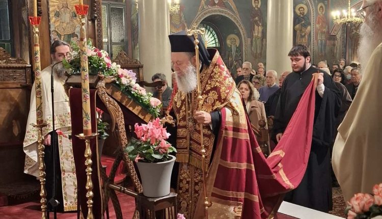 Οι-πρώτοι-Χαιρετισμοί-στον-Μητροπολιτικό-Ναό-της-Χαλκίδος