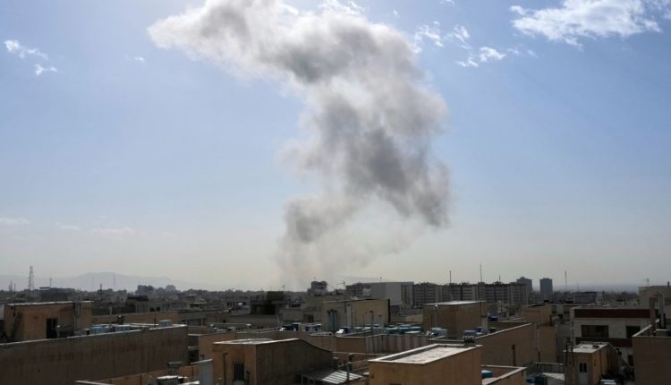 Εκρήξεις-στην-Τεχεράνη-–-Το-Ισραήλ-σφυροκοπά-την-ιρανική-πρωτεύουσα-–-Σε-εξέλιξη-μεγάλο-κύμα-πληγμάτων