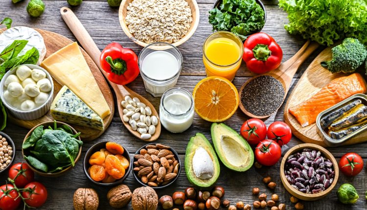 Φάτε-καλά,-ζήστε-περισσότερο:-Έρευνα-αποκαλύπτει-πώς-5-διατροφικά-πλάνα-συνδέονται-με-τη-μακροζωία