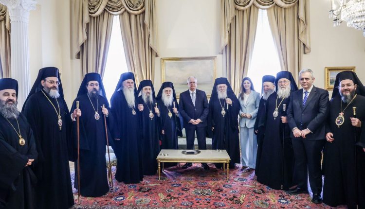 Η-Διαρκής-Ιερά-Σύνοδος-στο-Προεδρικό-Μέγαρο-με-αφορμή-την-Κυριακή-της-Ορθοδοξίας