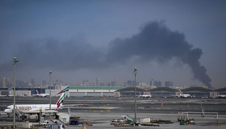 Μαρτυρία-Ρεθυμνιώτη-από-το-Ντουμπάι:-«Βρισκόμαστε-εγκλωβισμένοι-στα-ΗΑΕ,-έχει-κλείσει-ο-εναέριος-χώρος-και-όλα-τα-αεροδρόμια»