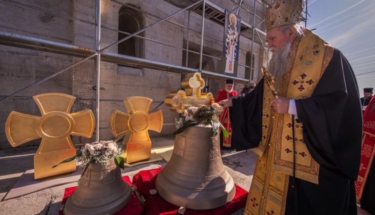 Ο-Μαυροβουνίου-Ιωαννίκιος-καθαγίασε-τις-καμπάνες-και-τους-σταυρούς-για-τον-Ναό-του-Αγίου-Σάββα-στην-Ποντγκόριτσα
