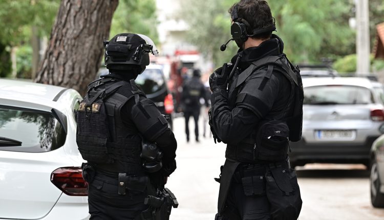 Ελεγχόμενη-έκρηξη-έξω-από-το-ρωσικό-προξενείο-στο-Χαλάνδρι