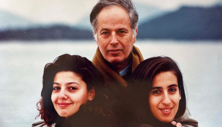 Πέθανε-ο-δημοσιογράφος-και-λογοτέχνης-Σπύρος-Κατσίμης-–-Το-συγκινητικό-αντίο-της-κόρης-του,-Μαριλένας