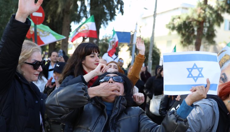 Αντιπρόεδρος-ιρανικού-συλλόγου:-«Εμείς-δεν-το-βλέπουμε-σαν-πόλεμο-–-Ευχαριστούμε-τον-Τραμπ-για-την-απαλλαγή-του-καθεστώτος»