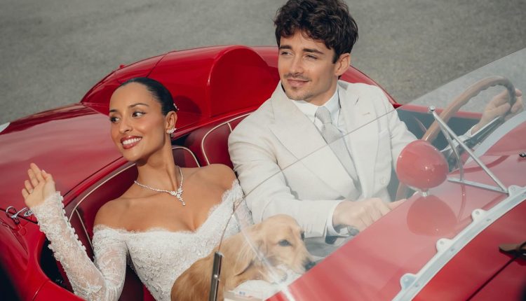 Ο-λαμπερός-γάμος-του-Σαρλ-Λεκλέρ-στο-Μονακό-–-Η-βόλτα-με-τη-νύφη-σε-μια-ferrari-testa-rossa-του-1957