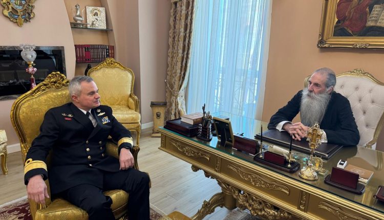 Ο-νέος-Διοικητής-της-Σχολής-Ναυτικών-Δοκίμων-στον-Μητροπολίτη-Πειραιώς