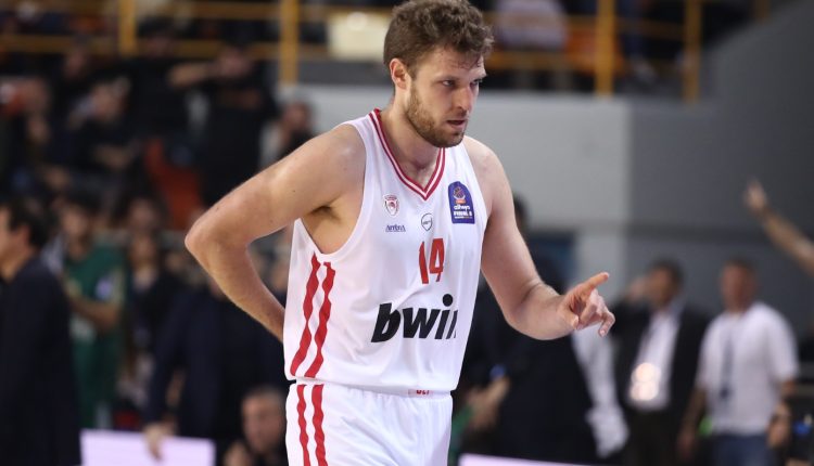 Ολυμπιακός:-Αμφίβολος-ο-Βεζένκοβ-για-Παναθηναϊκό,-κανονικά-ο-Μιλουτίνοφ