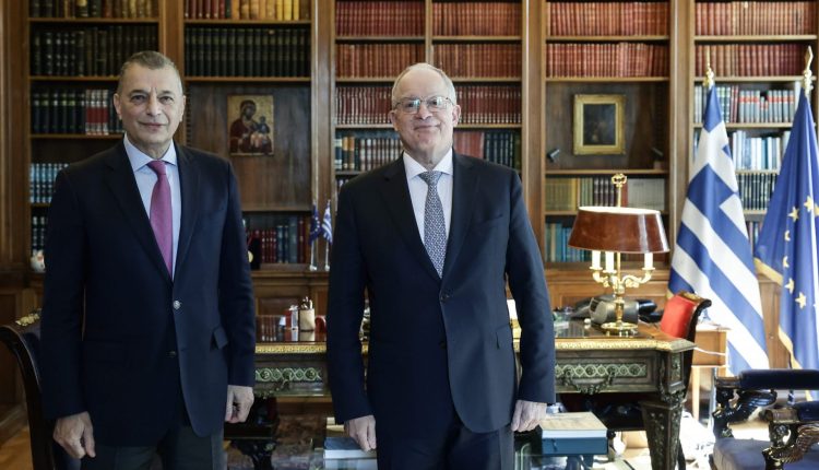 Συνάντηση-ΠτΔ-με-τον-Πολιτικό-Διοικητή-του-Αγίου-Όρους-Αλκιβιάδη-Στεφανή