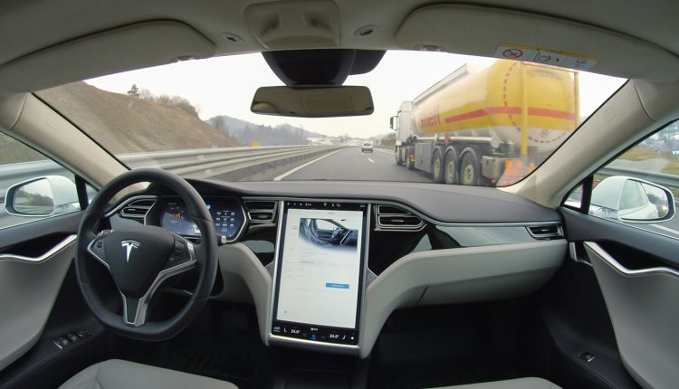 Τα-αυτοοδηγούμενα-οχήματα-της-tesla-άγγιξαν-τα-8-δισ.-μίλια-σε-δοκιμές-–-Η-πλήρης-αυτονομία-αποτελεί-ακόμα-«όνειρο»