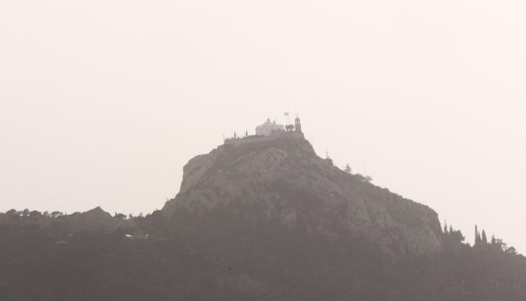 «Βυθίζεται»-στην-αφρικανική-σκόνη-η-χώρα-–-Μέχρι-πότε-θα-διαρκέσει-το-φαινόμενο