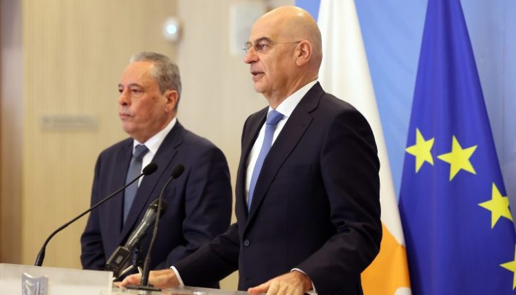 Ν.-Δένδιας-από-Λευκωσία:-Η-Ελλάδα-συμβάλει-με-κάθε-δυνατό-τρόπο-στην-άμυνα-της-Κύπρου