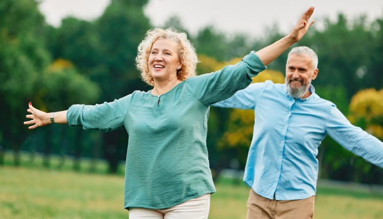 11-καθημερινές-ασκήσεις-χαμηλής-έντασης-για-κινητικότητα-και-ευλυγισία-μετά-τα-50