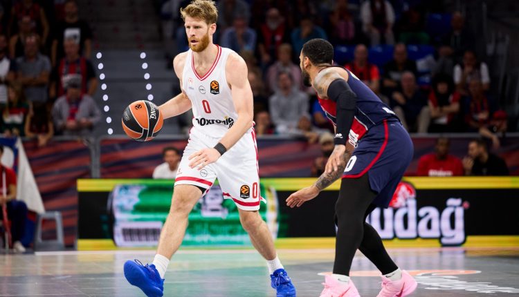 Ολυμπιακός:-Πρόβλημα-και-με-Γουόκαπ,-παραμένει-εκτός-ο-Βεζένκοβ