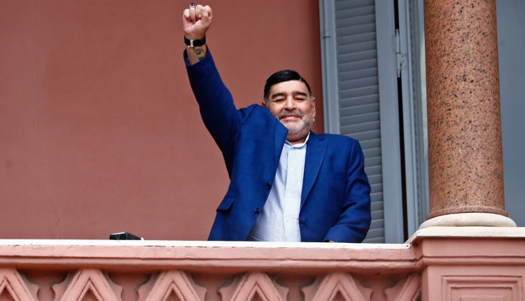 Πόλεμος-για-την-κληρονομιά:-Ούτε-νεκρός-δεν-βρίσκει-ειρήνη-ο-Μαραντόνα