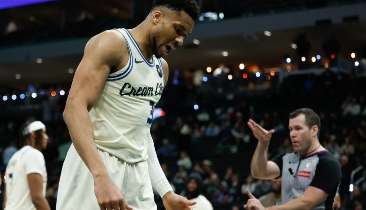 Νέα-βαριά-ήττα-για-τους-Μπακς-–-Μόνος-του-πάλευε-ο-Αντετοκούνμπο